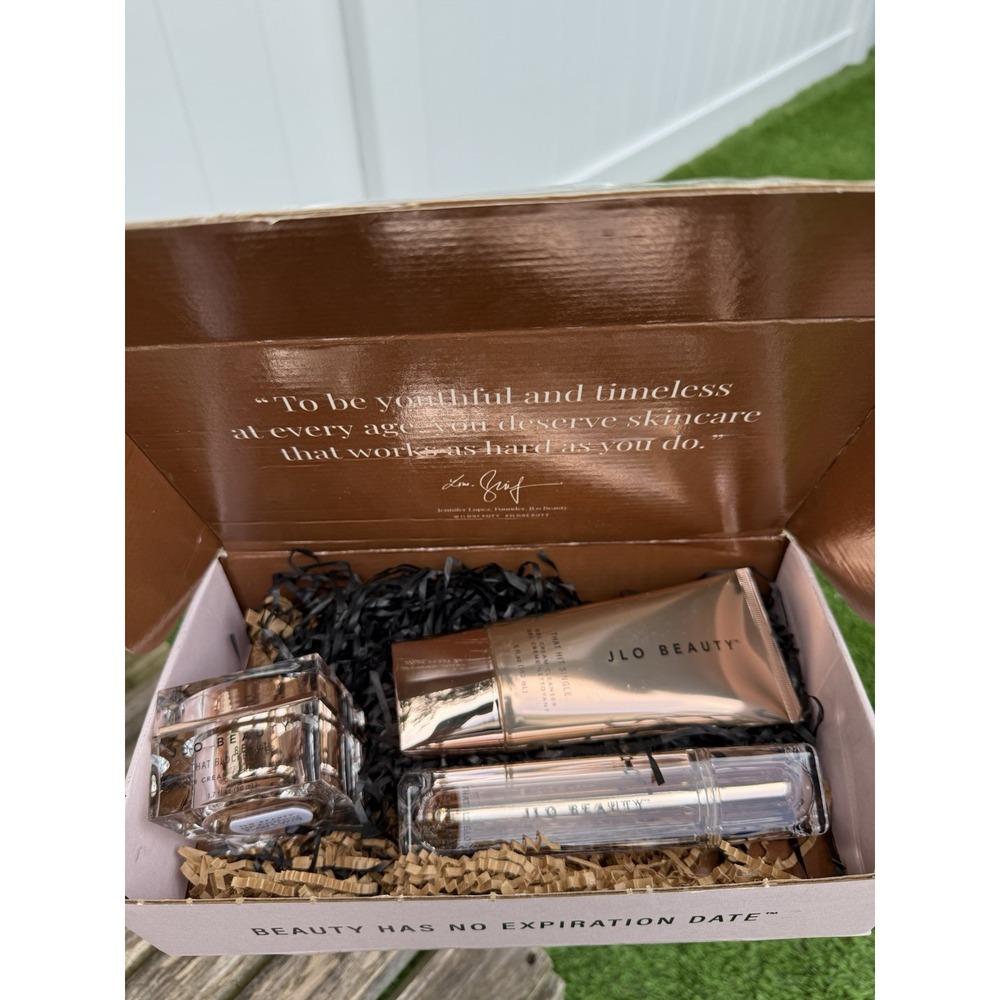 That JLo‎ Essentials Kit, Includes Serum,  Cleanser, Cream,  Moisture, NIB K